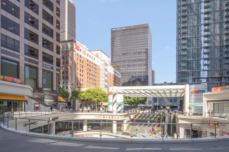 FIGat7th entrance on South Figueroa